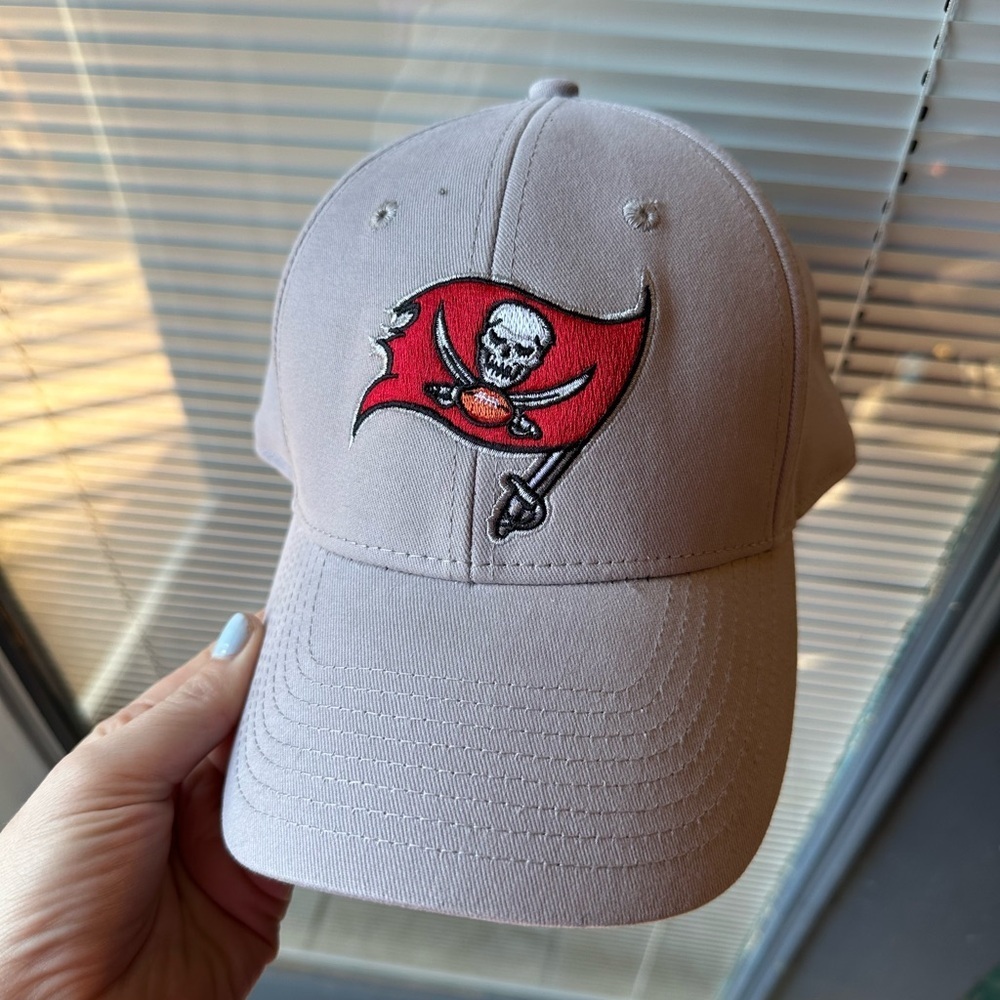 nfl tampa bay buccaneers hat Gray Flag Embroidery Patch Adult One Size
